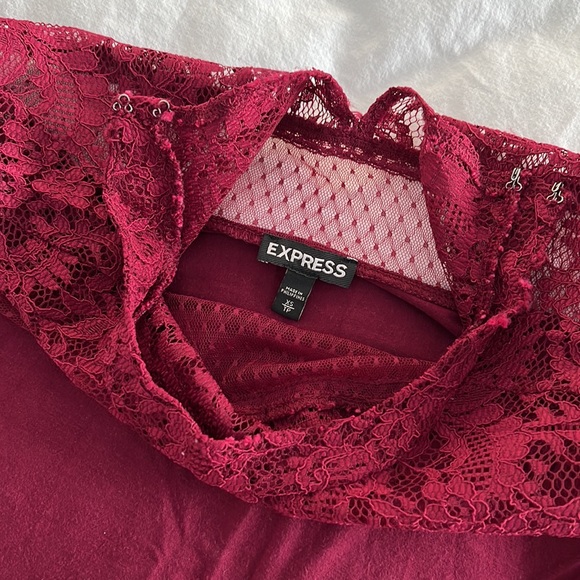 Express Lace Blouse - Picture 3 of 4